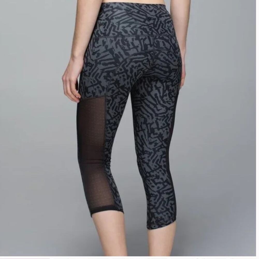 Lululemon Hot To Street Cropped Athletic Leggings Gray & Black Gym Womens Size 6